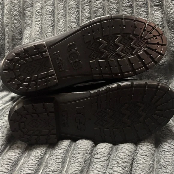 UGG rain boots, black.  Like new. Size 8 - Picture 5 of 11